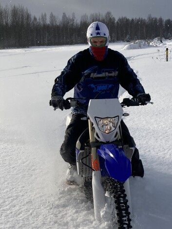 Ozols ir ekstrēmo sporta veidu cienītājs. Šoziem viņš izbaudīja gan snovošanu, gan motopriekus.