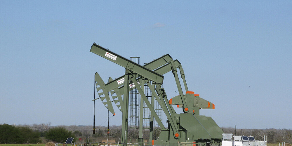 Naftas tirgi un pasaules ekonomika atveseļojas no koronavīrusa pandēmijas izraisītā straujā pieprasījuma krituma.