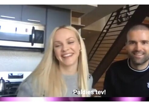 VIDEO: supermodele Ginta Lapiņa latviešu TV šovā parāda savu amerikāņu mīļoto