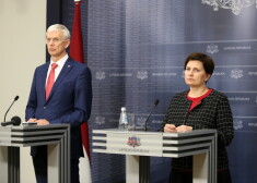 Ministru prezidents Krišjānis Kariņš un bijusī veselības ministre Ilze Viņķele.