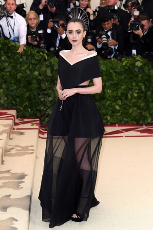 Ņujorkas Kostīmu institūta izstādes Heavenly Bodies Gada ballē, Givenchy augstās modes tērpā, 2018.