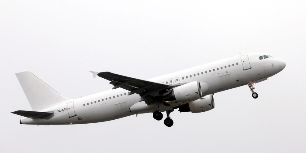 Рейс SmartLynx не долетел на Тенерифе и вернулся в Ригу