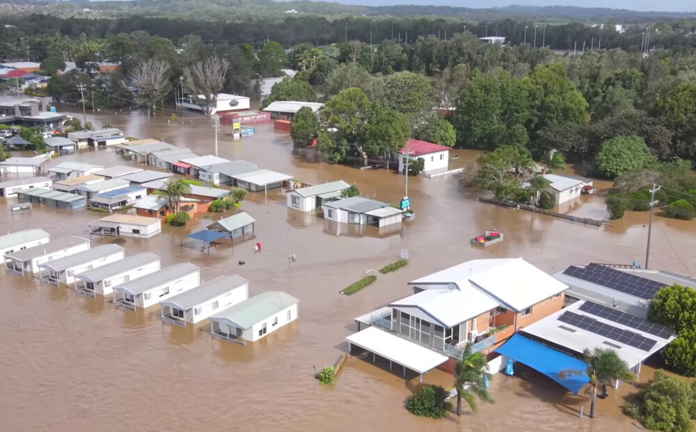 FOTO: Austrālijas austrumu piekrasti piemeklē postošākie plūdi 50 gadu laikā