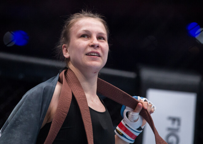 VIDEO: Lietuvas cīkstone divreiz zaudē samaņu un netiek pielaista UFC cīņai