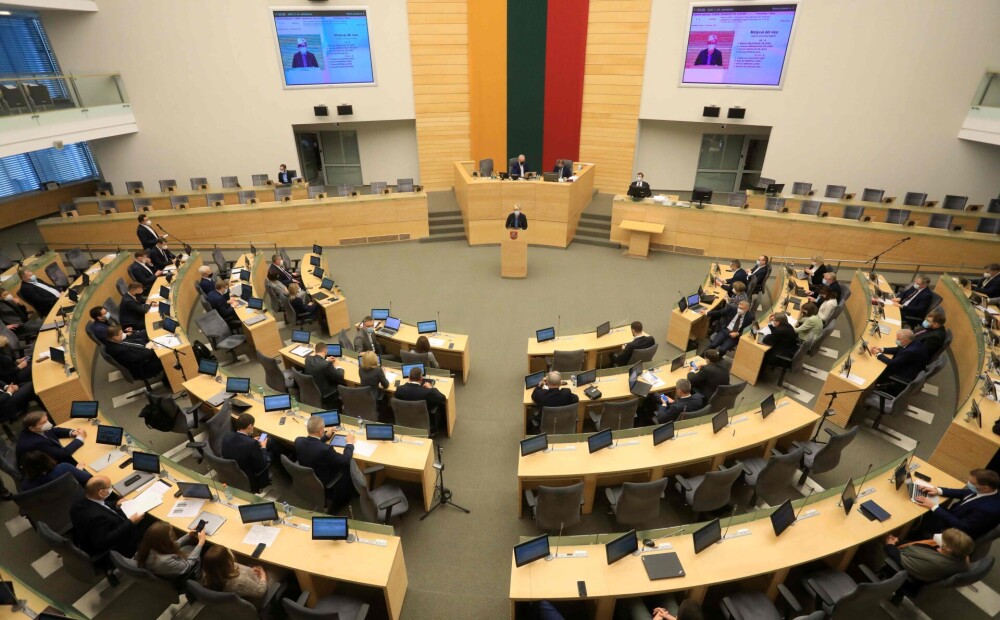 Lietuvas deputātus potē pret Covid-19; Seims atsāk darbu klātienē