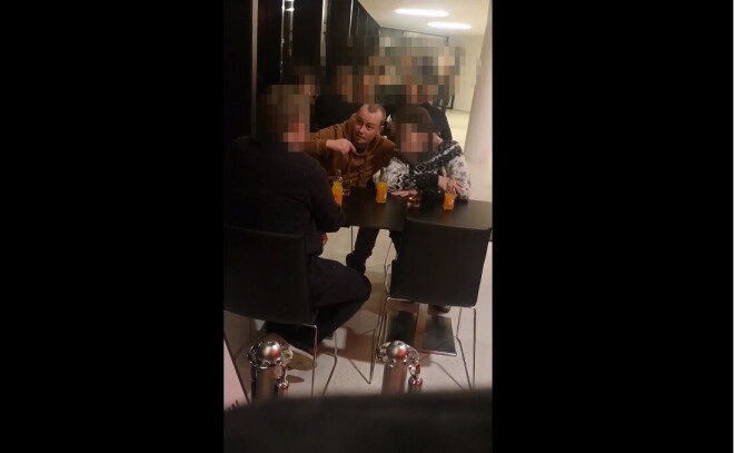 Prokurors Cinkmanis kafejnīcā.