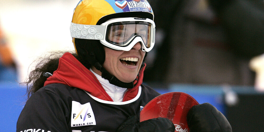 Pasaules čempione snovbordkrosā iet bojā Šveicē zem sniega lavīnas