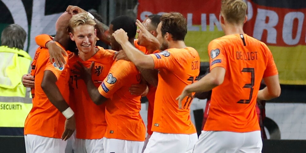 Nīderlandes futbola izlase ir nacionālā futbola komanda, kas pārstāv Nīderlandes valsti starptautiskās futbola sacensībās. Nīderlandes futbola izlasi pārvalda Nīderlandes Futbola Asociācija. Lielākie izlases panākumi bija 1970. gados, kad Nīderlandes izlase ar Johanu Kruifu priekšgalā izcīnīja otro vietu 1974. gada Pasaules čempionātā, šo pašu panākumu atkārtojot arī 1978. gadā. 1988. gadā Nīderlande uzvarēja Eiropas čempionātā, un arī šobrīd ir viena no spēcīgākajām Eiropas izlasēm.