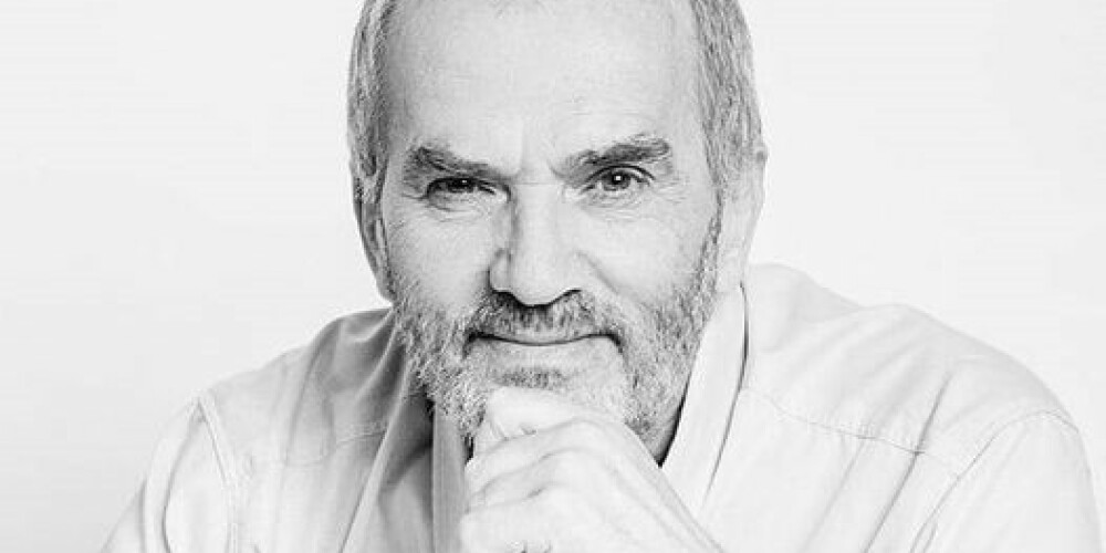 Lencam ir daudz teātra jomas balvu, tostarp "Spēlmaņu nakts" apbalvojums "Par mūža ieguldījumu teātra mākslā", kuru viņš saņēma pagājušā gada rudenī.