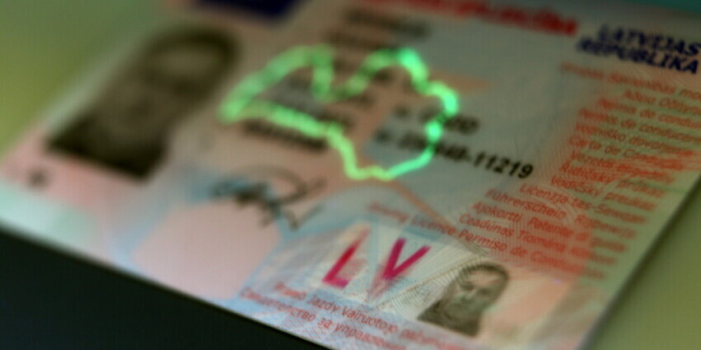 Как долго в Великобритании будут годны водительские права Латвии?