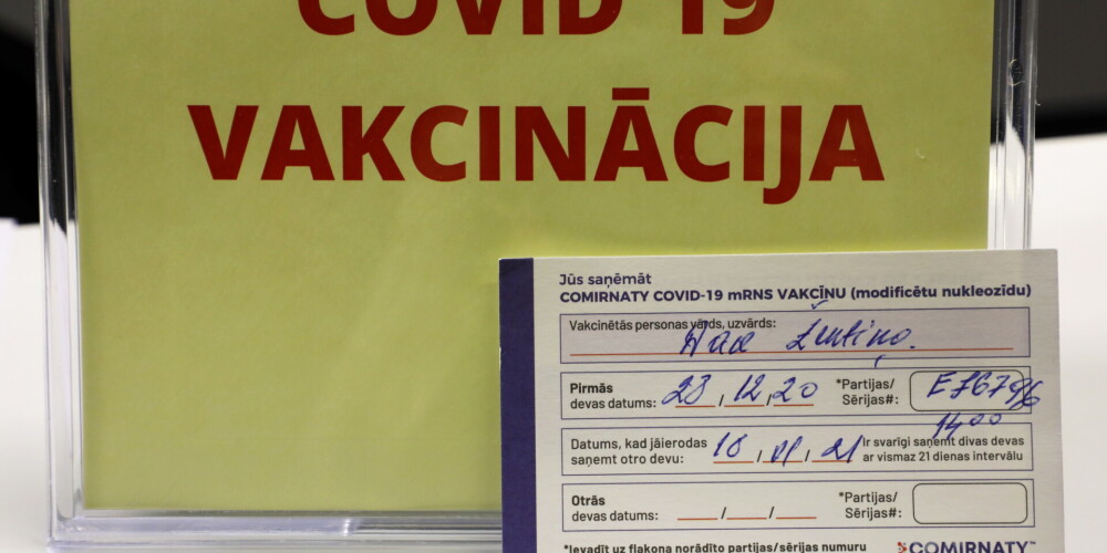 Некоторым «хроникам» в Латвии ради Covid-прививки придется отказаться от лекарств