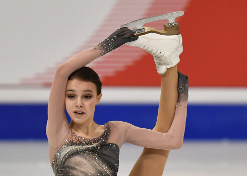 VIDEO: daiļslidošanas pasaules čempionātā triumfē Krievijas sportistes; par ledus princesi kronē 16 gadus veco Ščerbakovu