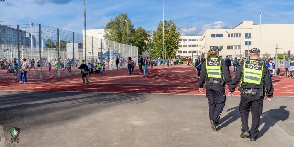 Siltajā nedēļas nogalē Rīgas pašvaldības policija pastiprināti apsekos bērnu rotaļu un sporta laukumus