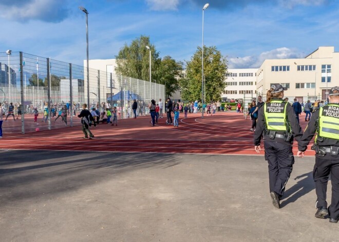 Siltajā nedēļas nogalē Rīgas pašvaldības policija pastiprināti apsekos bērnu rotaļu un sporta laukumus