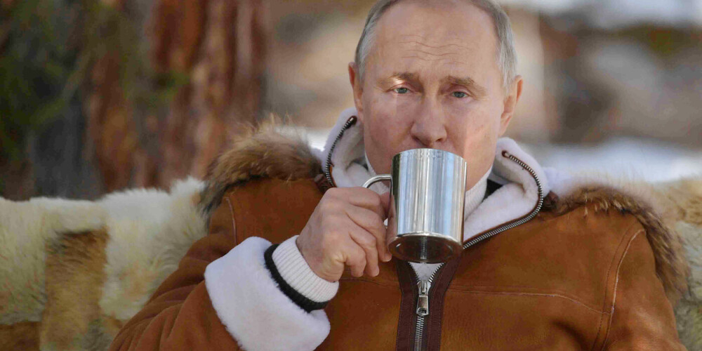 "Положил себе на тумбочку градусник": Путин рассказал о самочувствии после прививки от коронавируса