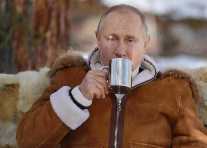 "Положил себе на тумбочку градусник": Путин рассказал о самочувствии после прививки от коронавируса