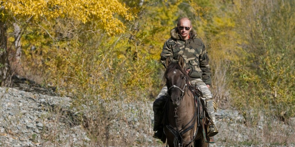 Putins atklāj, kā reiz nokritis no zirga; izjutis arī blakusparādības pēc Covid-19 potes