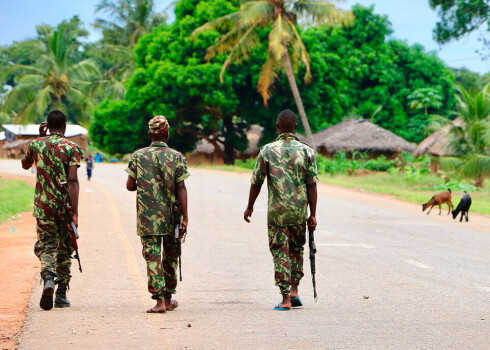 Mozambikas armijas karavīri.