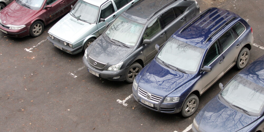 ДТП на парковке: на стоянках в Латвии стало слишком тесно