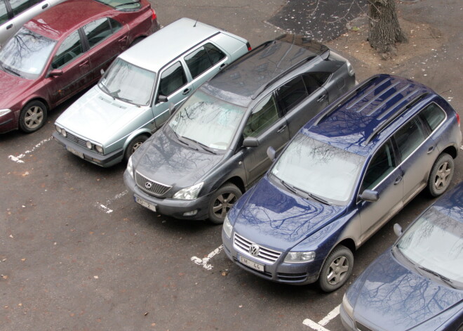 ДТП на парковке: на стоянках в Латвии стало слишком тесно