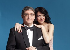 Žoržs Siksna ar sievu godina komponista Kublinska piemiņu, izdodot jaunu "Noktirnes" versiju