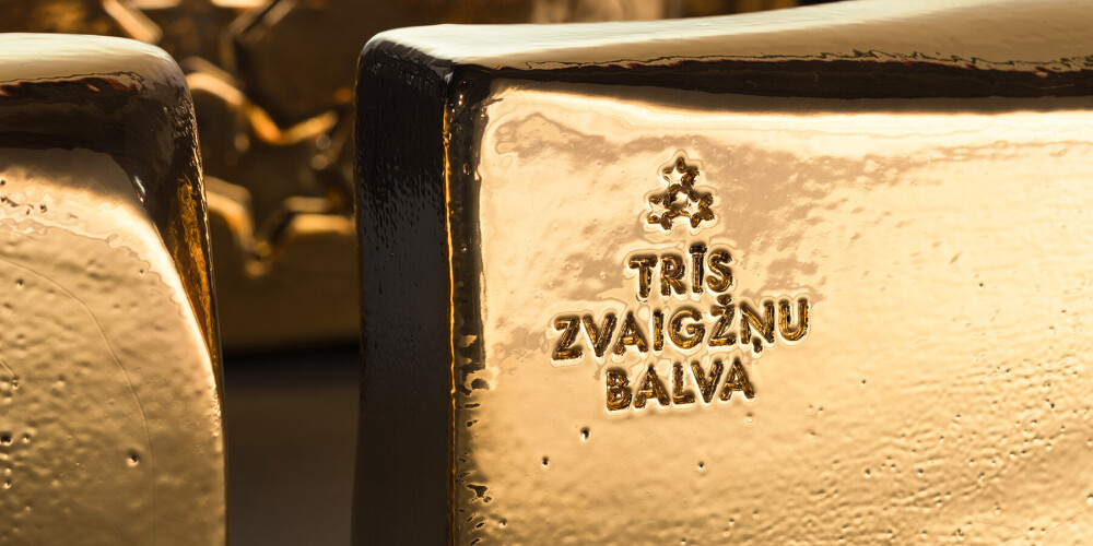 Trīs Zvaigžņu balvu ir ikgadējs pasākums, kurā tiek apbalvoti aizvadītā gada Latvijas labākie sportisti un sportistes. Balvas pasniedz dažādās kategorijās gan vīriešiem, gan sievietēm. Ir arī speciālbalvas, ko pasniedz gan par mūža ieguldījumu sportā, gan populārākajiem gada sportistiem, ko nosaka līdzjutēji. Iepriekš tika saukta par Latvijas Gada balvu sportā. 2020. gada 19. augustā tika nolemts pārsaukt Latvijas Gada balvu sportā par Trīs Zvaigžņu balvu.