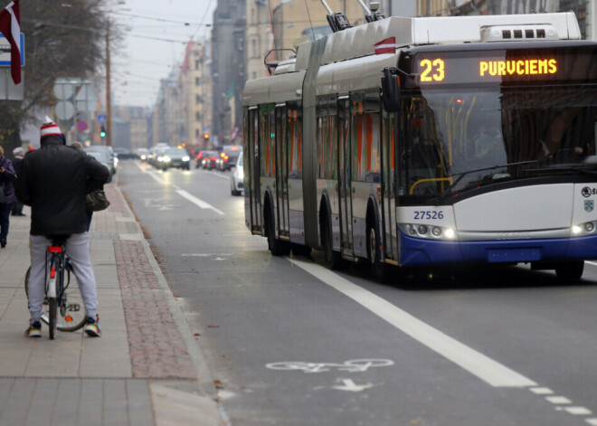 A. Čaka ielas pagaidu velojoslu eksperimentu pagarinās līdz 1.septembrim