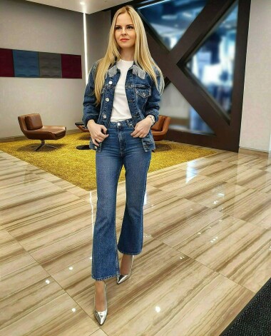 Džinsa kostīmi ienāk modē un aiziet, bet nekad nepazūd pavisam.