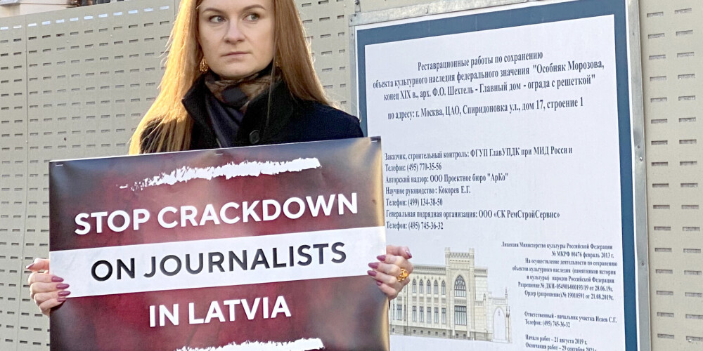 “Savējos nepametam!” Par sankciju pārkāpšanu aizdomās turētus krievu žurnālistus Latvijā metas aizstāvēt ASV notiesāta spiedze