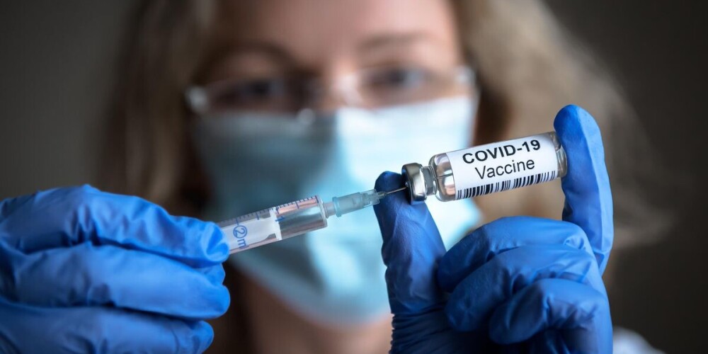 Вакцину AstraZeneca переименовали после скандалов в Европе