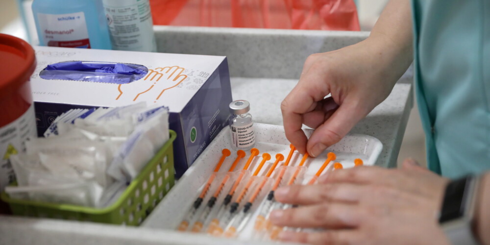 Polija vēlas līdz augusta beigām vakcinēt visus pieaugušos