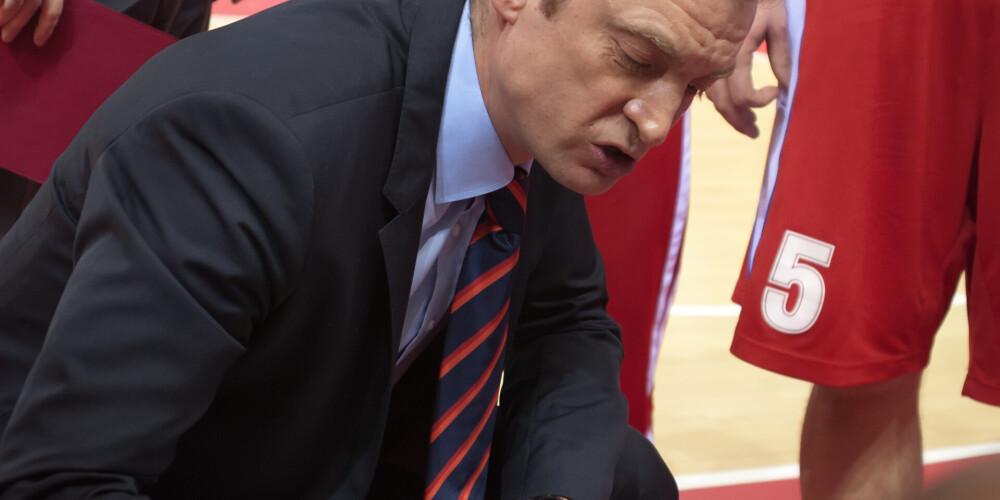 Gundars Vētra (dzimis 1967. gada 22. maijā Ventspilī) ir bijušais latviešu basketbolists, pašlaik strādā par basketbola treneri. Viņš bija pirmais Latvijas basketbolists, kas spēlējis NBA. Savu spēlētāja karjeru Vētra iesāka Sverdlovskas SKA komandā. Tad atgriezās Latvijā un spēlēja Rīgas VEF komandā. 1992. gadā plašu rezonansi Latvijā izpelnījās Vētras un Igora Miglinieka lēmums spēlēt nevis Latvijas, bet gan NVS izlasē.1992.—1993. gada sezonā viņš spēlēja NBA Minesotas "Timberwolves" komandā, kļūstot par pirmo latvieti NBA. Vētra NBA aizvadīja 13 spēles un savā rezultatīvākajā spēlē guva 17 punktus. Pēc spēlēšanas NBA Vētra atgriezās Latvijā. Kā spēlētājs viņš basketbolā aizvadīja 16 sezonas.