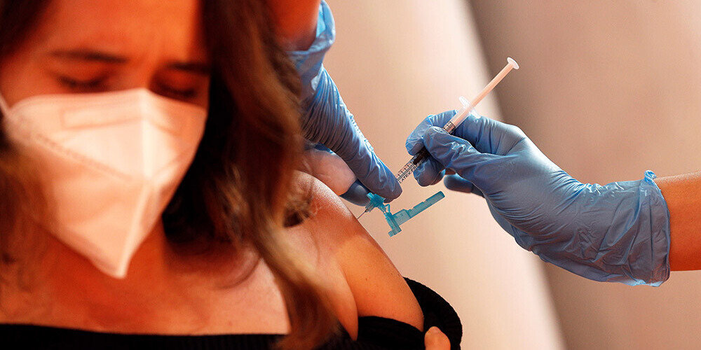 Spānija ļauj potēt ar "AstraZeneca" vakcīnu arī cilvēkus vecumā virs 65 gadiem