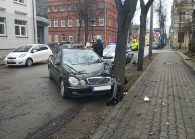 В Даугавпилсе произошло ДТП из-за мобильного телефона