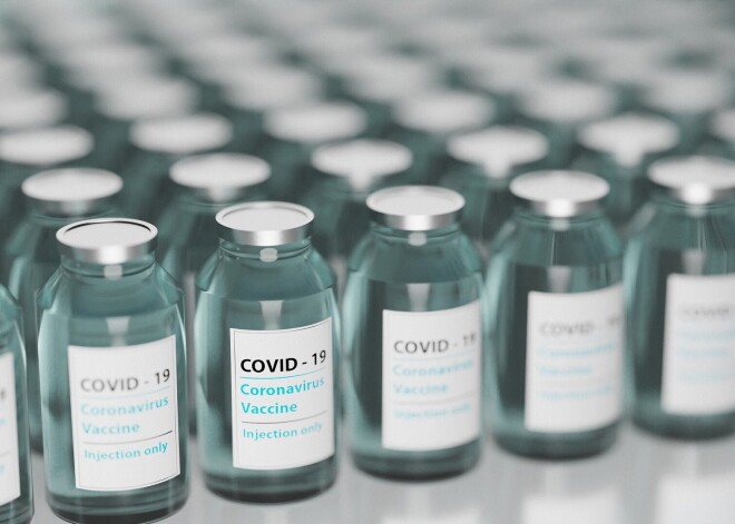 Предлагают перераспределить в пользу Латвии 376 000 доз вакцины BioNTech и Pfizer