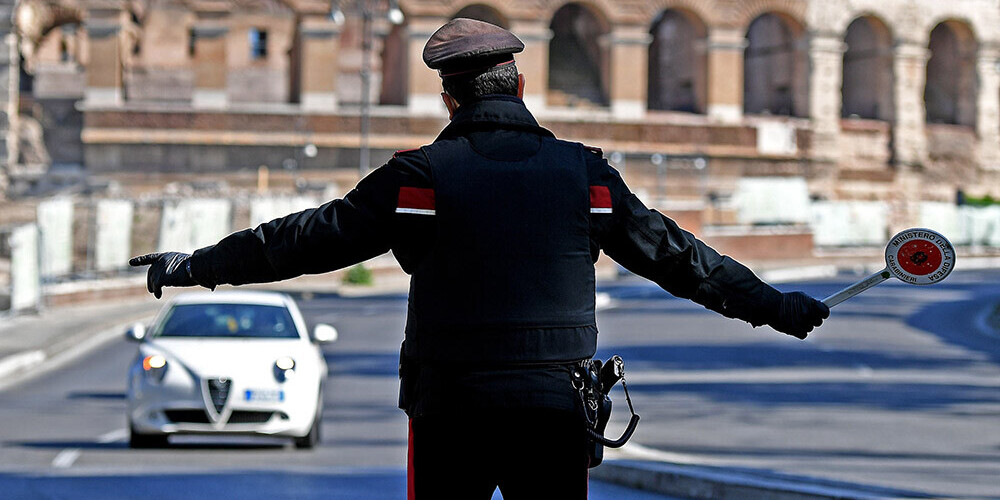 Itālijā par spiegošanu Krievijas labā aizturēts karaflotes virsnieks; kontaktpersona tikusi cauri sveikā ar diplomātisko imunitāti