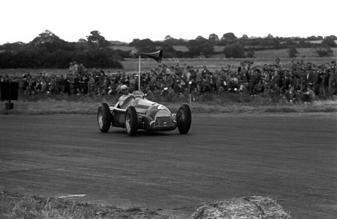 1950. gada 13. maijā Lielbritānijā, Silverstonas trasē, notiek pirmais pasaules čempionāts F-1 klasē.