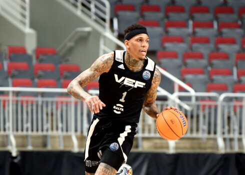 Mājiniekiem rezultatīvākais ar 24 punktiem un deviņām atlēkušajām bumbām bija līgas labāko aizsardzības spēlētāju izlasē iekļautais Maikls Kaizers. 