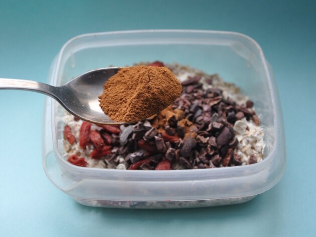 Kanēlī tiešām ir savienojumi, kuriem ir pierādīta antioksidatīvā ietekme, kas palīdz samazināt asinsspiedienu, holesterīna līmeni, taču tā kā kanēlis pats par sevi ir spēcīgs produkts, dažiem cilvēkiem neiesaka ar to aizrauties, lai nepārdozētu.