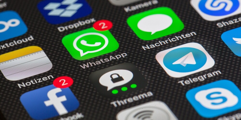 Telegram — кроссплатформенный мессенджер, позволяющий обмениваться сообщениями и медиафайлами многих форматов. Клиентские приложения Telegram доступны для Android, iOS, Windows Phone, Windows, macOS и GNU/Linux. Пользователи могут отправлять сообщения и обмениваться фотографиями, стикерами, голосовыми и видео сообщениями, файлами любого типа, а также делать аудио- и видеозвонки.