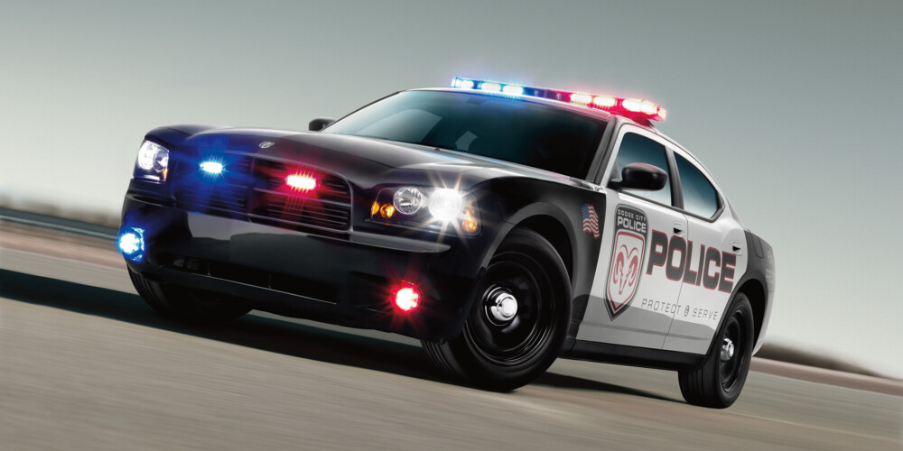 Ne tikai krāsojums un bākugunis: apskatām visu laiku ikoniskākos policijas auto