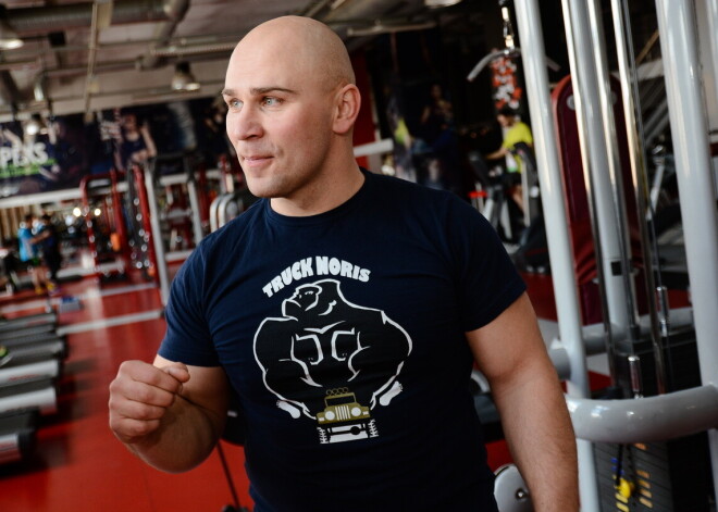 Latvietis Normunds Tomsons ir daudzkārtējs Eiropas un pasaules čempions roku cīņās jeb ārmreslingā.