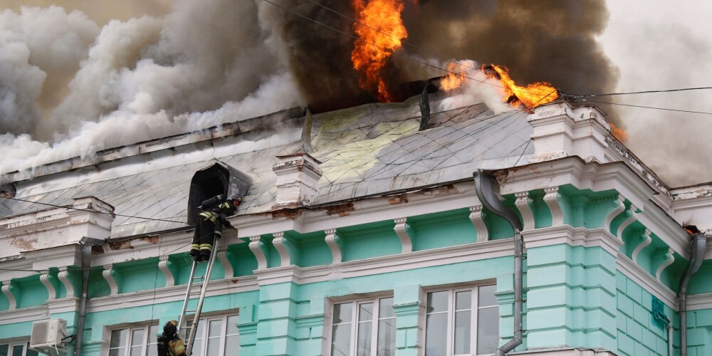 Mediķi Krievijā turpina sirds operāciju par spīti tam, ka slimnīcu plosa uguns