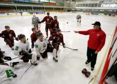 Latvijas hokeja izlases treniņnometni pirms pasaules čempionāta Rīgā sāks 37 hokejisti