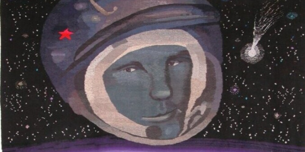 Latviešu inteliģence godā ceļ kosmonautu Juriju Gagarinu