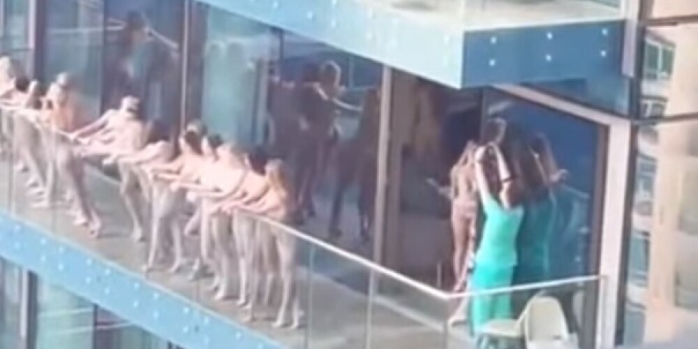 В Дубае девушки-иностранки поплатились за слишком откровенную фотосессию на балконе