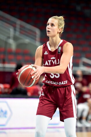 Latvijas sieviešu basketbola izlases spēlētāja Kitija Laksa.