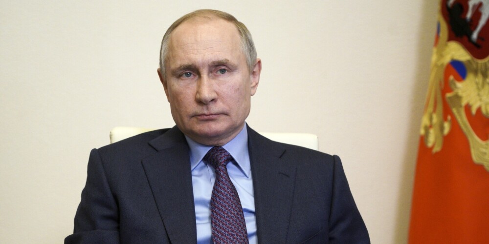Putins paraksta likumu, kas ļauj viņam prezidenta krēslā palikt līdz 2036.gadam