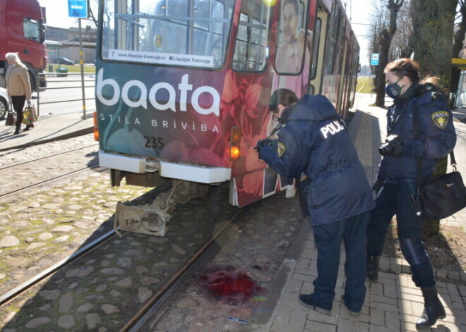 Par tramvaja vadītāja nogalināšanu aizdomās turētajam vīrietim draud mūža ieslodzījums