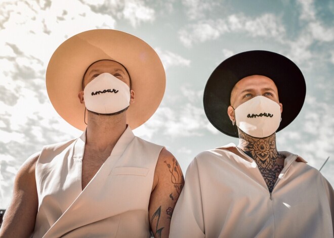 VIDEO: Kašers un viņa mīļotais Jānis jau pielaiko kāzu tērpus